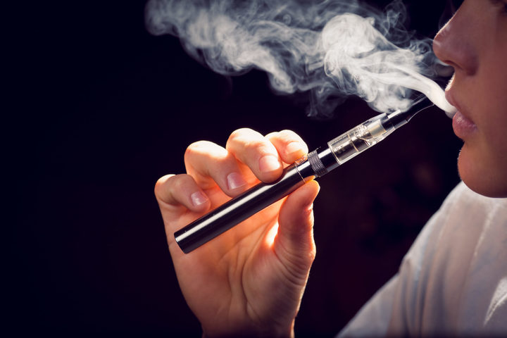 Sigarette elettroniche: i giovani non dovrebbero usarle